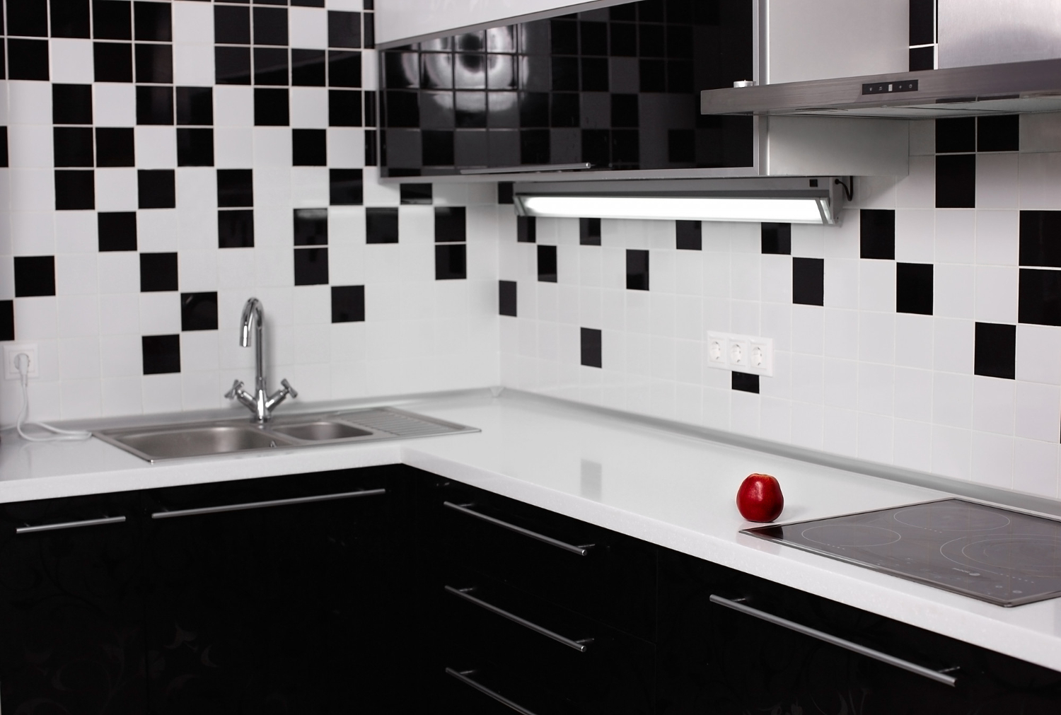 Desenli ve düz modern banyo seramikleri